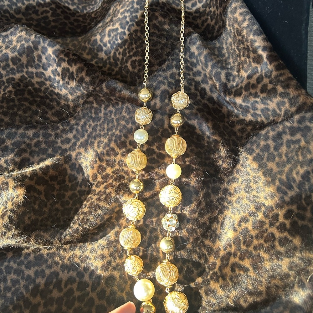 Gold Toned and Faux Pearl Necklace - Picture 7 of 8